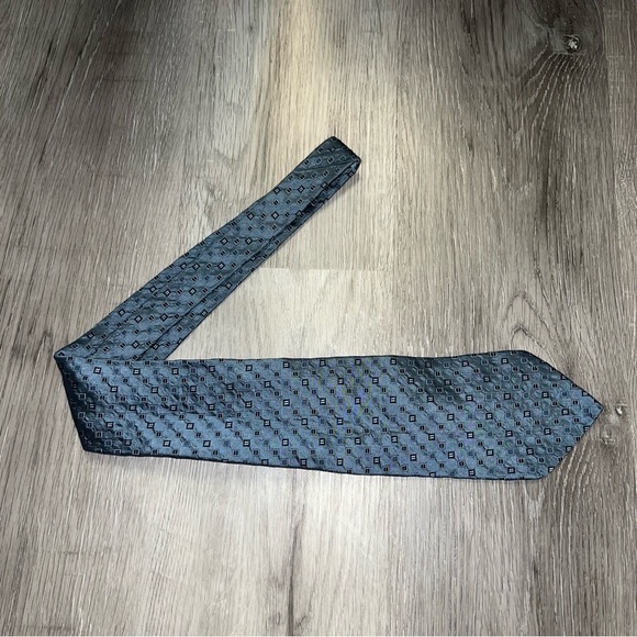 Christian Dior Blue Silver slim tie with square diagonal patterning. - Picture 7 of 7